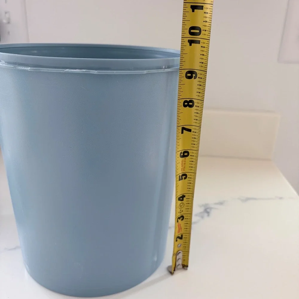 Vintage Tupperware Servalier Canister Blue 1339-1 with Sunburst Lid 1205-4‎ USA